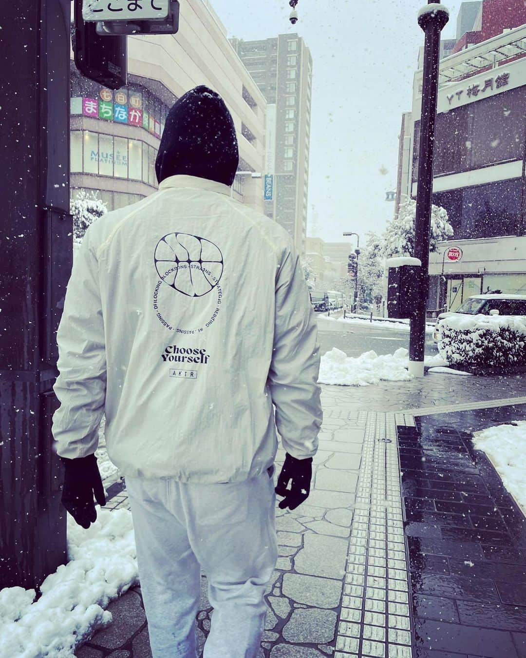 眞庭城聖さんのインスタグラム写真 - (眞庭城聖Instagram)「Snow season is here❄️ #aktr #snow #season #winter #山形 #雪男」12月19日 16時25分 - money_0527