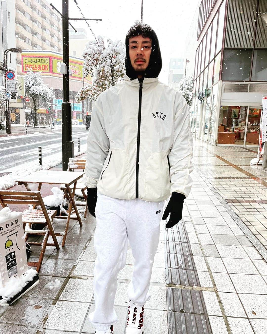 眞庭城聖のインスタグラム：「Snow season is here❄️ #aktr #snow #season #winter #山形 #雪男」