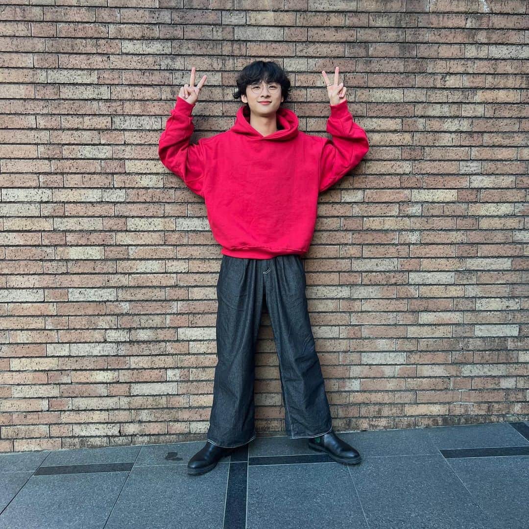 安藤祐輝のインスタグラム：「最近寒いですね。❄️ 今日は、マネージャーと蛙化の話をしてました。 俺は、本当蛙化した事ないからわからんけど、みんなは蛙化する？笑 チャリ全速力で漕ぐと蛙化するらしいよ知らんけど🐸 という事で、蛙化内容募集中😸笑」