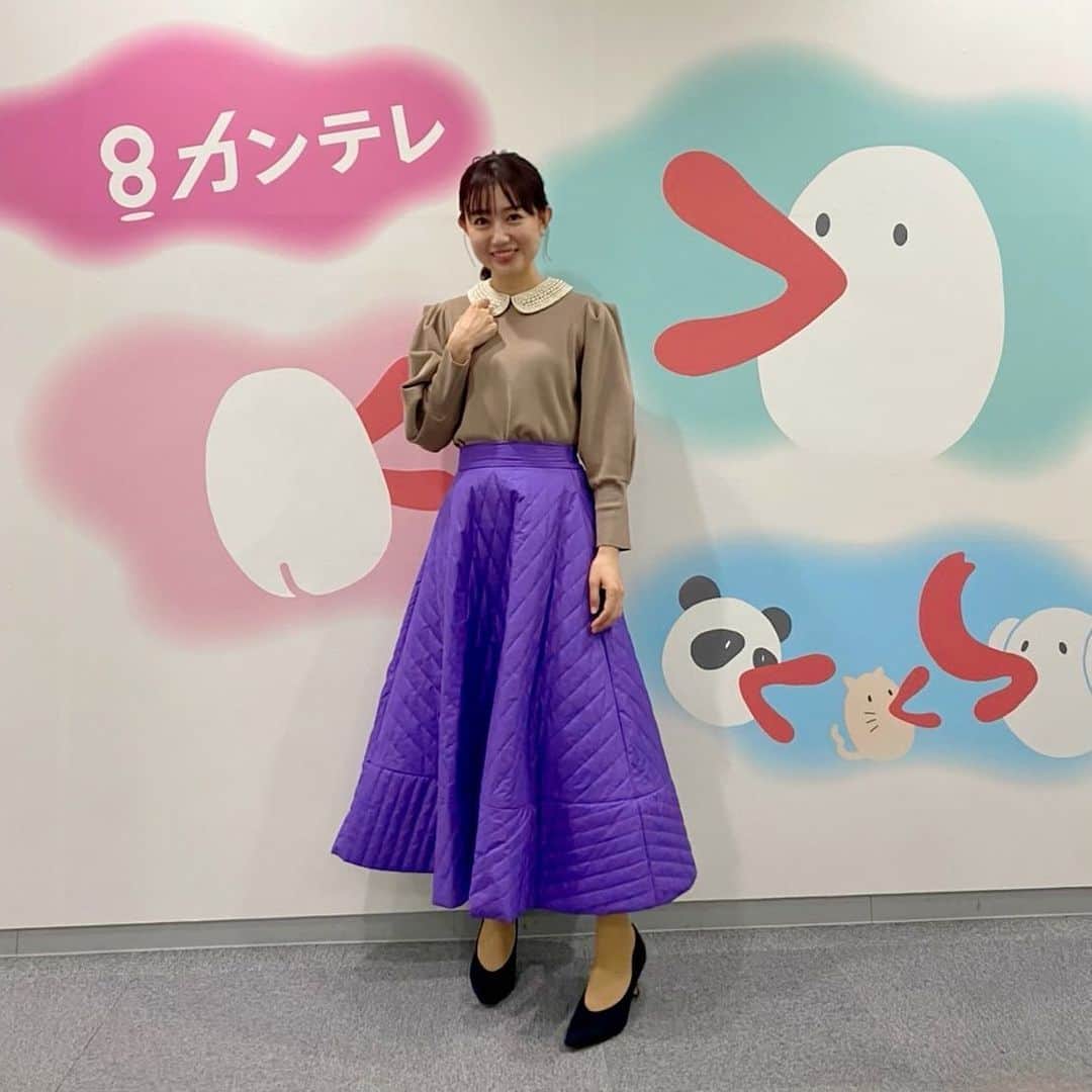 のインスタグラム：「. 明日12月20日（火）20:00〜 関西テレビ　「やすとも・友近のキメツケ！」に出演します✨ 今回はクリスマスSP! クリスマスに関する話題で ワイワイ楽しくおしゃべりしたら あっという間に収録が終わっていました😳 プレゼント交換もありまして💕 クリスマス気分を味わっていただけますので ぜひご覧ください〜⭐️  衣装はこちら。  ニット、スカート 　@calm_select #calm  他スタイリスト私物  スタイリスト 　@stylist_franc 　@nozomi__yamashita」