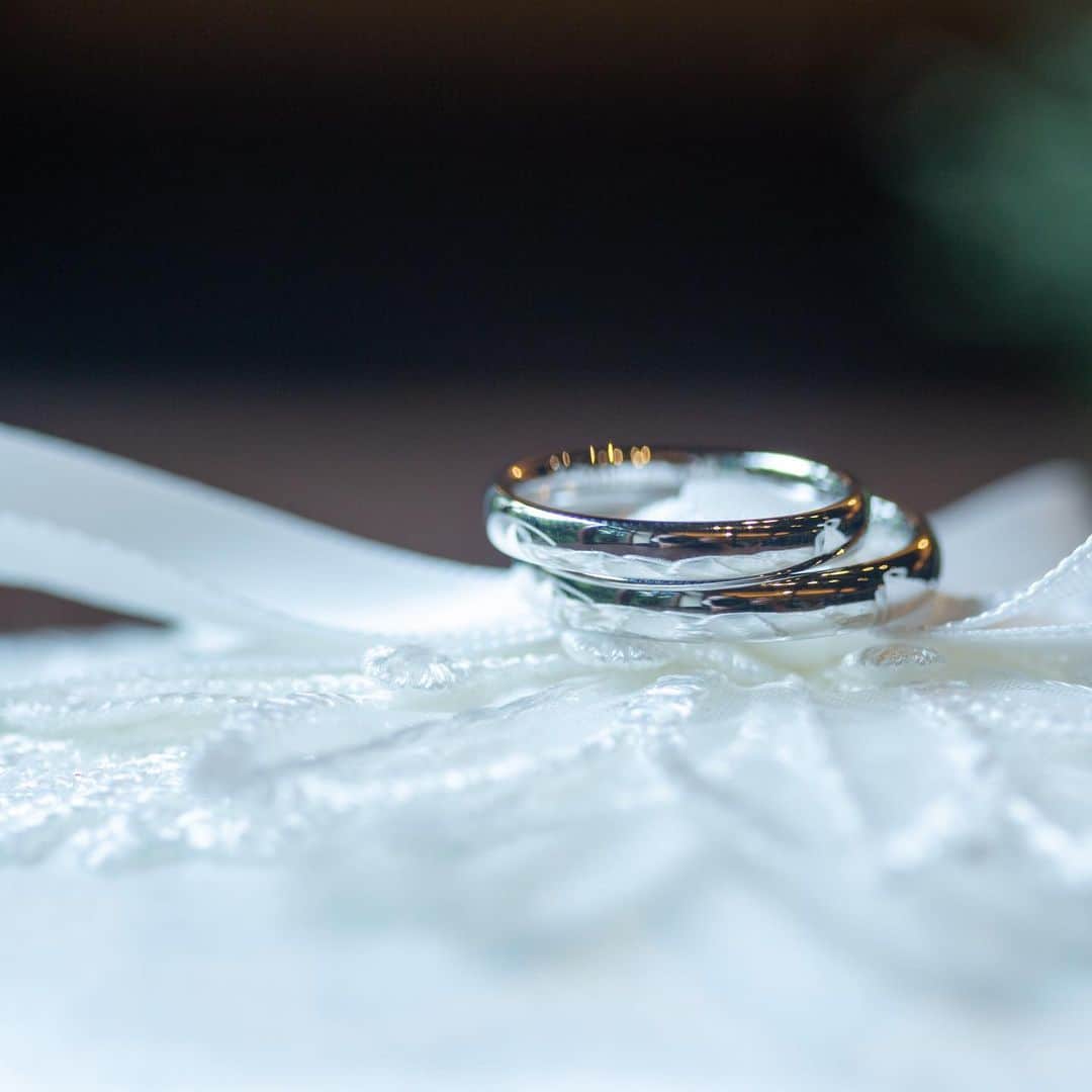 THE SODOH WEDDING OFFICIALさんのインスタグラム写真 - (THE SODOH WEDDING OFFICIALInstagram)「*  ”リングピロー”  結婚式の指輪交換まで ふたりの指輪を置いておくためのアイテム  会場の雰囲気に合わせて オリジナルをご準備されるかたもいらっしゃいます  クッション型 かご型 ボックス型  おふたりのイメージに合わせて オリジナルをご準備されてはいかがでしょうか  >>> @sodoh_wedding  #sodoh花嫁 #thesodohhigashiyamakyoto #ザソウドウ東山京都 #sodoh #weddingdress #dress #kyoto #wedding #thetreatdressing #プレ花嫁 #卒花嫁 #結婚準備 #式場探し #関西花嫁 #京都花嫁 #京都結婚式#東山」12月19日 17時22分 - sodoh_wedding