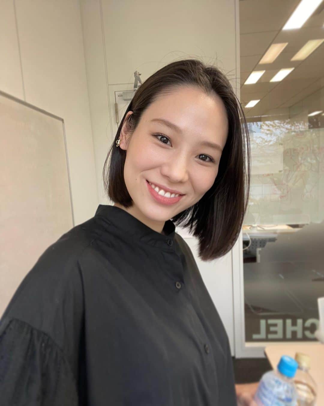 工藤采佳のインスタグラム：「おはようございます☀ 今日も張り切っていきましょ〜🔥✨ ドリンク2個持ち🤫冬こそ水分補給大事!」