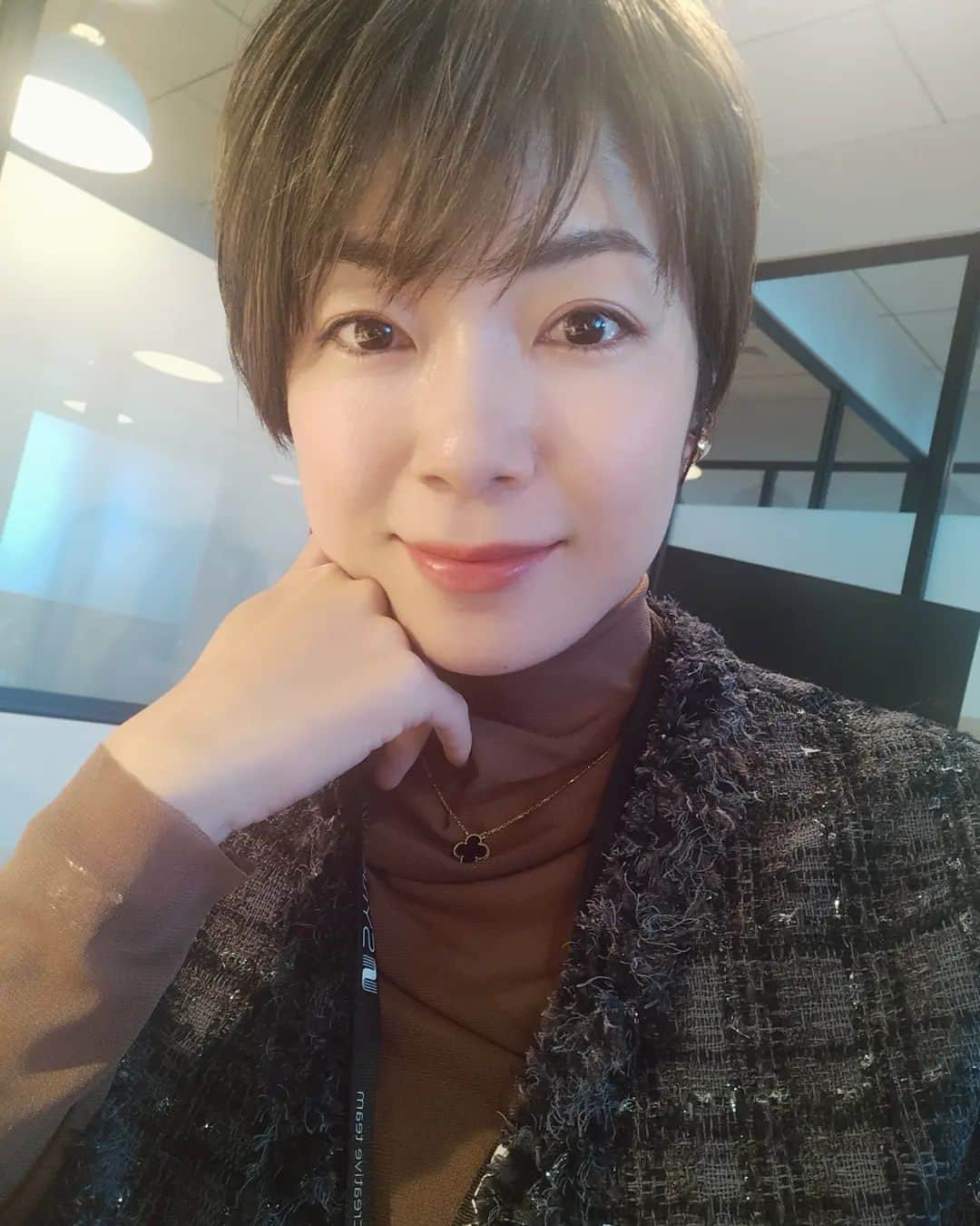 桐島瑞希のインスタグラム：「元気が出なさ過ぎる月曜日😂 みなさん、いかがお過ごしですか〜？ 顔に覇気がないので、少しお喋りしました😂 今週も頑張ろう〜👻💣」
