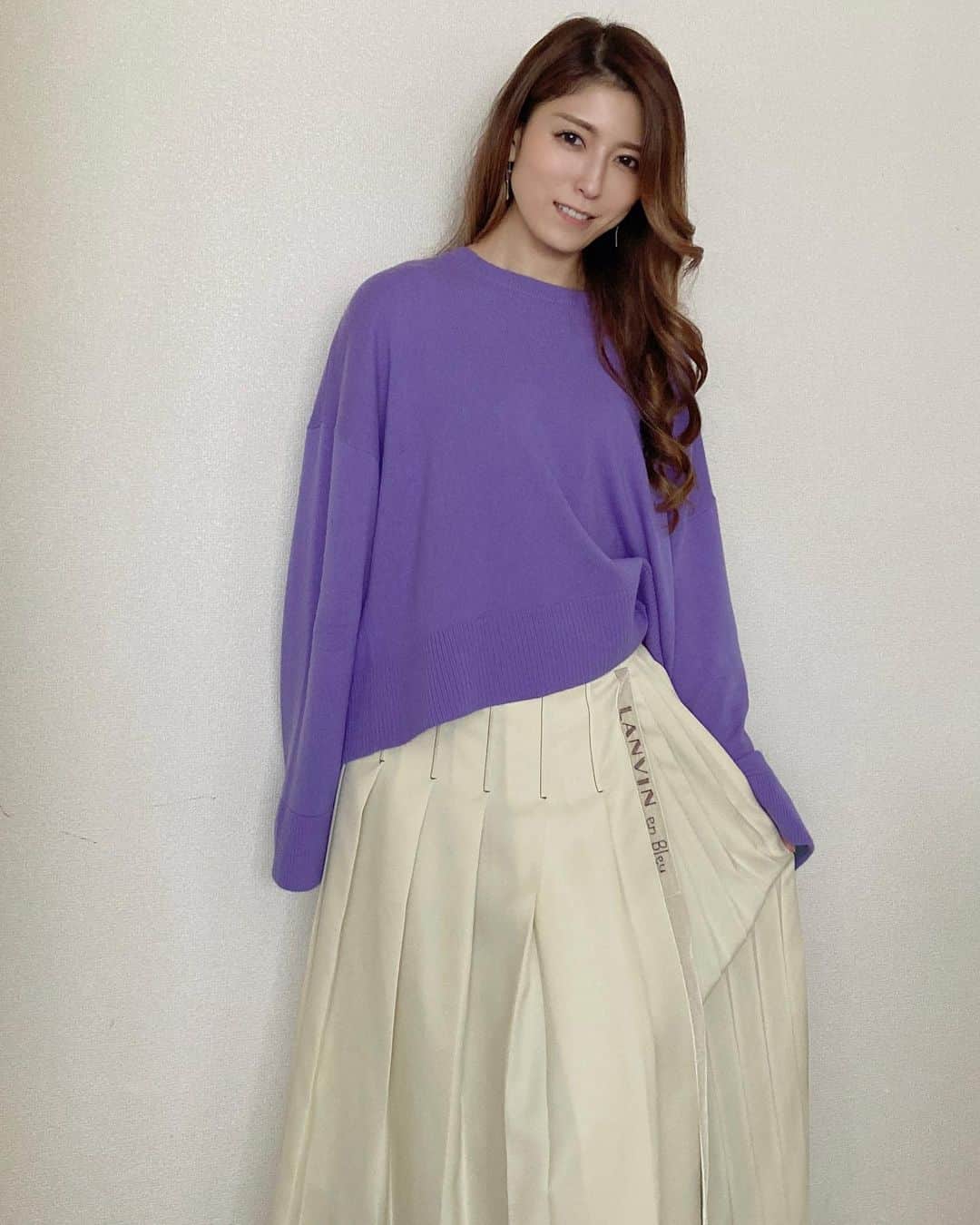 佐藤友香のインスタグラム：「🟣 #lanvinenbleu #ランバンオンブルー #アナウンサー衣装 #佐藤友香 #ロゴ」