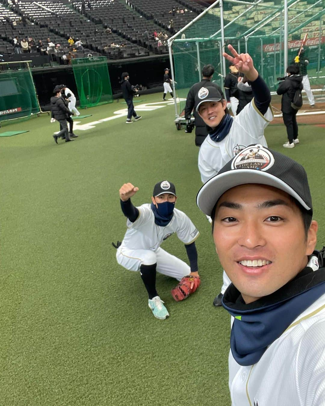 田代将太郎さんのインスタグラム写真 - (田代将太郎Instagram)「12/18 THE LAST GAME  2018年交流戦以来4年ぶり？の西武ドームでした。 トライアウト神宮球場、今回西武ドームと不思議な縁だな〜と思いました。 寒い中、お越しいただきまして本当にありがとうございました🙌🏻 たまたま11月からウエイトトレーニングをしてのでまぁまあ動けました笑  チケットお渡しで駅前集合遅刻してすみませんでした。  応援してくださったファンの方ありがとうございました😋 すごい思い出〜 背番号は西武ドームなので61にしました。 #田代将太郎 #npb #西武ドーム　#ベルーナドーム　#ラストゲーム　#猫　#米野智人 #斉藤彰吾　#熊代聖人  #上地雄輔　さんお写真📸ありがとうございました。」12月19日 12時47分 - shotaro_tashiro