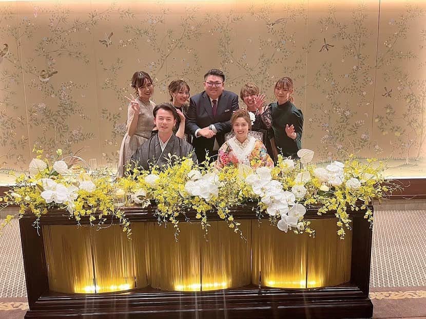市川華菜のインスタグラム：「🥰 大好きな友達❤️ コロナ禍もあり 人数は少なめで開催させて いただきました🙏🥹 ですが参加していただいた みなさま1人もかけることなく身体が丈夫な方ばかりで よかったです笑  ★中座は第二の父　 青戸さんと一番お世話になったじゅんこさん❤️  ★和田さん萌木子さん藤光さん（あと齋藤さん居たのに一枚も写真に居ない笑） と友達が撮ってる写真いっぱいで めちゃくちゃうけた爆笑  ★受付には大好きなゆいと桃子 そして友人スピーチも桃子🥹 最初から号泣して大変🥹💘  ★余興は和田さんあっくんさん ほんとうに凄い😭 協力していただいた たくさんのみんな😭💕 嬉しすぎでしたありがとう❤️  写真もたくさん送って くれて感謝です。  またデータが貰えたら いつになるか わからないですが、また あげるかもしれません笑 お付き合い頂きありがとうございました🥰」