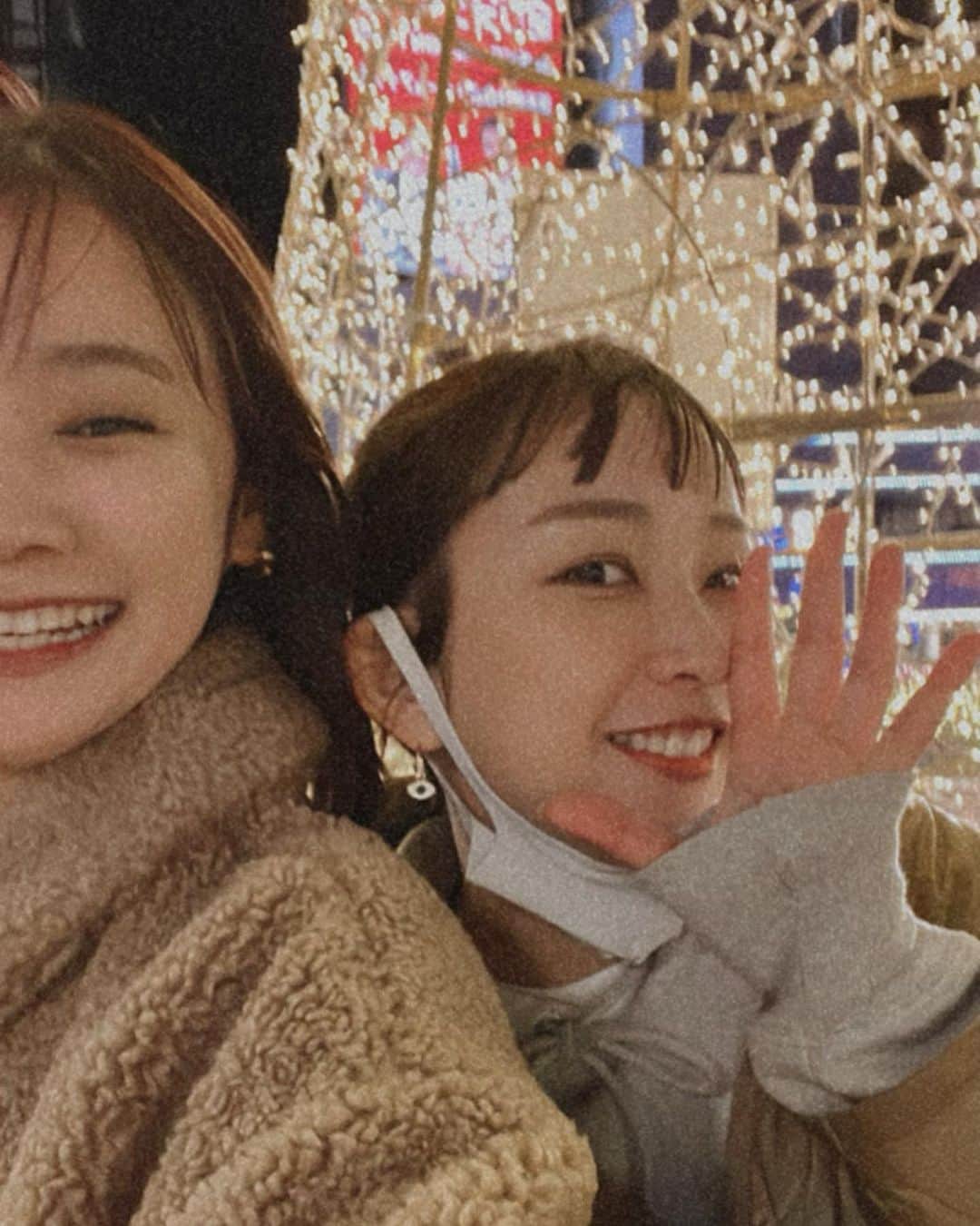 西本早希のインスタグラム：「・ クリスマス感 🎄🎅🏻 #ポーズ死🤗」
