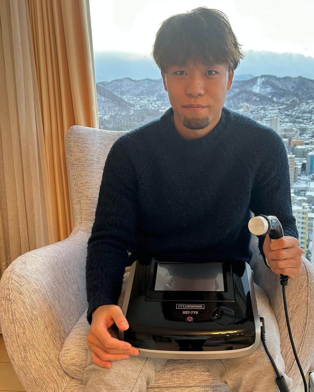 駒井善成のインスタグラム：「怪我の治療や予防で伊藤超短派さんにサポート頂いています！ リハビリも順調でその後のケアにも大変助かっています！ 最高のサポートのもと、これからもリハビリ頑張っていきます🙌  #伊藤超短波  #伊藤超短波株式会社」