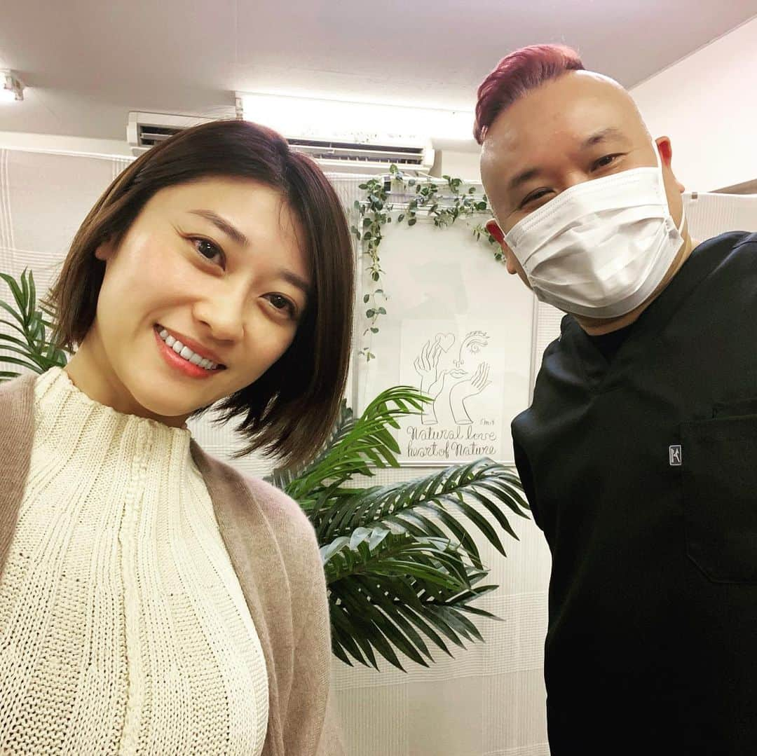 原幹恵さんのインスタグラム写真 - (原幹恵Instagram)「@natural_forme さんの名古屋店に行ってきましたー！！  最近、体重増加と共に姿勢が悪くなって悩んでいたのです😭 普段は意識できるはずの姿勢も体重増加とともに全く意識出来なくなって、首も前に出て背中も丸まっていました😭 @natural_forme_kodaira 先生に会った瞬間に全てばれてた😂  いつもは原宿店でお世話になっているんだけど、この日は名古屋に先生が居るということで名古屋店まで「助けてください」って駆け込みました！笑  本当に凄いんです！！！ 消えかけていたウエストラインを作ってもらい、二の腕も細くなって、顔もキュッと上がって小さくしてもらいました😭 そして、姿勢もわざわざ意識していなくてもスッと綺麗に立てるように！！背中も綺麗になったー😆  姿勢が整うと、筋肉を意識して歩いているだけで筋トレ効果もあるんだよ✨意識をすれば身体は変わる✨  完全に痩せスイッチを入れてもらいました😆  @natural_forme_kodaira 先生 @hiroko_ohtsuka さん 本当にありがとうございました〜😭💕💕  #beautycare  #bodymake  #痩せスイッチ」12月19日 15時41分 - mikie_hara.official