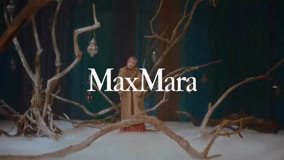 CHARAのインスタグラム：「『面影』Chara x Max Mara Collaboration Music Video Directed by Margt(PERIMETRON)  マックスマーラとのコラボレーションプロジェクト。 11月のシングル『面影』のミュージックビデオが完成しました。  「コートが私を守ってくれる感じは 大切な人にハグをしてもらう感じになんか似てるよね この楽曲と、映像を通して 私とMax Maraの共通点を感じて欲しいな。  冬も人生も楽しみたいし あとはね、本当のやさしい人になりたいんだよね  LovexxxChara 」  @maxmara #MaxMara #マックスマーラ  Director: Margt (PERIMETRON)  @__margt  @_isamu  DOP/ Photographer: Tomoyuki Kawakami @tomoyuki_kawakami  Stylist: Shohei Kashima (W) @shoheikashima   Hair Stylist: Kazuhito Sugita (POOL) @pool_sugita  Make-up Artist: Asami Taguchi  (Home Agency)  @asamitaguchimua」