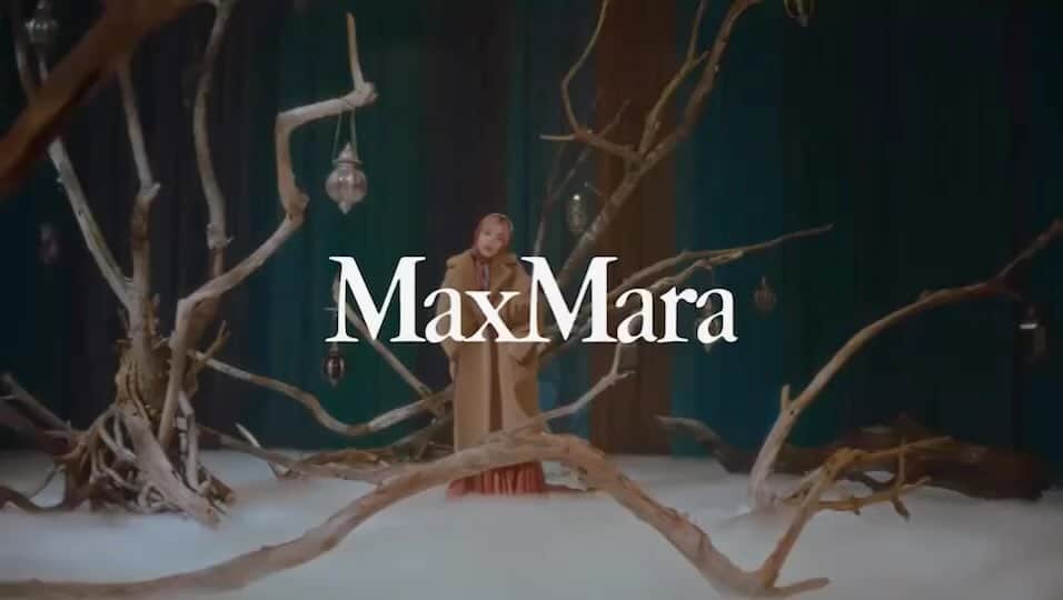 のインスタグラム：「『面影』Chara x Max Mara Collaboration Music Video Directed by Margt(PERIMETRON)  マックスマーラとのコラボレーションプロジェクト。 11月のシングル『面影』のミュージックビデオが完成しました。  「コートが私を守ってくれる感じは 大切な人にハグをしてもらう感じになんか似てるよね この楽曲と、映像を通して 私とMax Maraの共通点を感じて欲しいな。  冬も人生も楽しみたいし あとはね、本当のやさしい人になりたいんだよね  LovexxxChara 」  @maxmara #MaxMara #マックスマーラ  Director: Margt (PERIMETRON)  @__margt  @_isamu  DOP/ Photographer: Tomoyuki Kawakami @tomoyuki_kawakami  Stylist: Shohei Kashima (W) @shoheikashima   Hair Stylist: Kazuhito Sugita (POOL) @pool_sugita  Make-up Artist: Asami Taguchi  (Home Agency)  @asamitaguchimua」