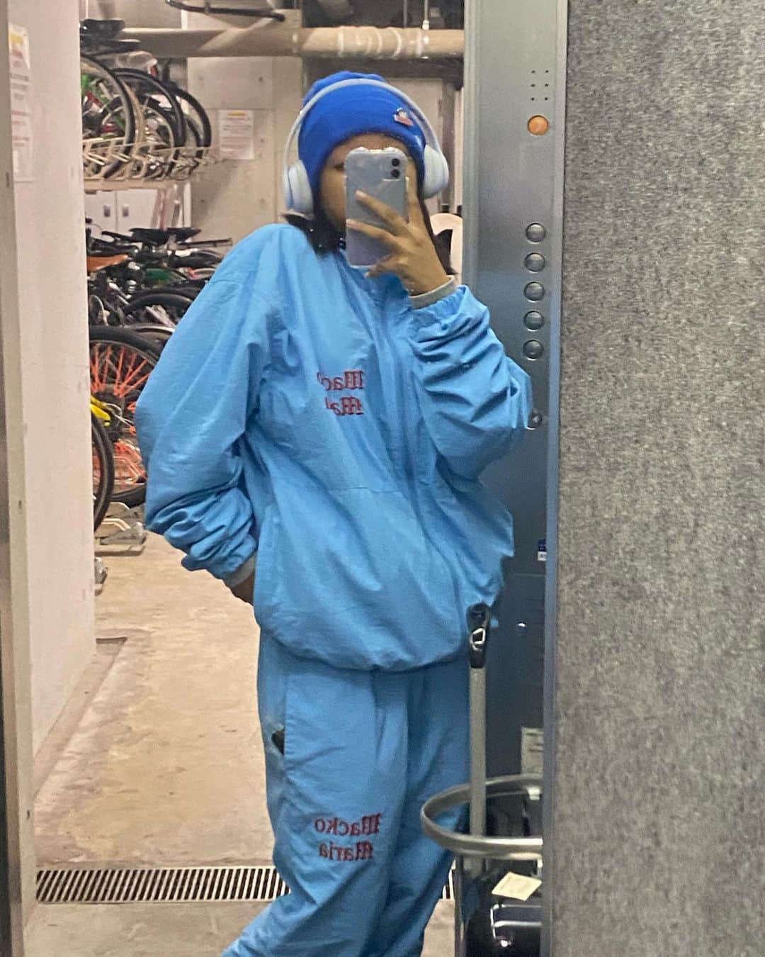 鳴響美のインスタグラム：「☮️💙」