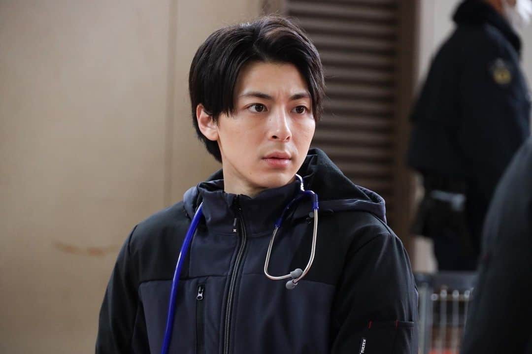 高杉真宙のインスタグラム：「皆さまこんばんは！ 本日、21時より『PICU 小児集中治療室』最終回です。さまざまな出来事と共に進んでいくPICUをどうか見守りください。 素敵な作品に出会えたことに感謝しています。よろしくお願い致します。  #picu」