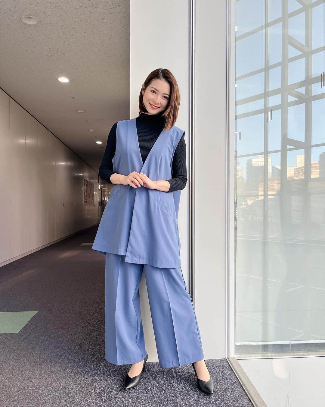 住田紗里のインスタグラム：「今朝のグッド！モーニングの衣装です。 ワールドカップの決勝、 「アルゼンチン×フランス」を見てから出社しました⚽️ メッシ選手、ディマリア選手の姿に心打たれるものがありました。 エムバペ選手、何と表現したら良いかわからない凄さでしたね。 選手の皆さんに、勇気と希望、そして感動をもらった1ヶ月、あっという間でした！  セットアップジレ・パンツ &.NOSTALGIA (@nostalgia_jp)  トップス Wild Lily (@wildlily_daikanyama)  #グッドモーニング#衣装#&nostalgia#wildlily#ジレ#セットアップ#テレビ朝日#テレ朝#テレビ朝日アナウンサー#アナウンサー#住田紗里」