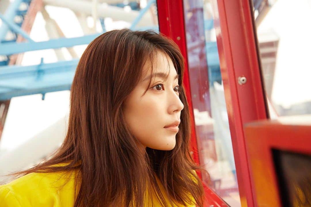 有村架純のインスタグラム：「🍁  視野が狭くなったり、広くなったり。 ここからの景色を見て何を思っていたのか、忘れちゃった。 そんなものですね。」