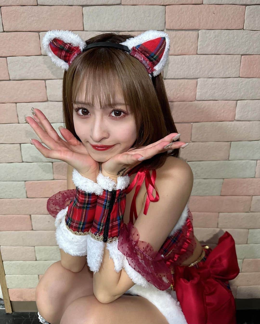 清水里香のインスタグラム：「⁡ ⁡ りかねこ🎅🏻❤️ ⁡ ⁡ ⁡ ⁡ ⁡ #クリスマス #めりくり #クリスマスコスプレ」