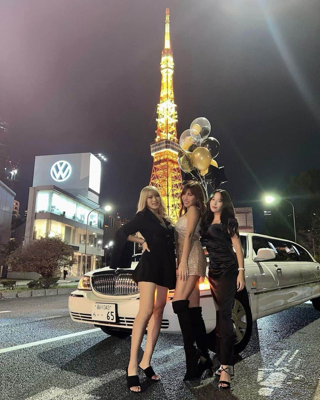 さぁちむのインスタグラム：「risaboo Happybirthday🌹🫶🏻  出会ってからそんな たってないのにこんなに 仲良くなれた人初めて過ぎ。笑 高校生から知り合ってたっけ？笑  まぢで笑い声うるさいし 急に奇声発するし 急に知らない人に声掛けたり するし行動が全部キチガイだけど ほんとに大好き過ぎる♥️♥️  これからも仲良くちてな🙋‍♀️♥️  #happybirthday」