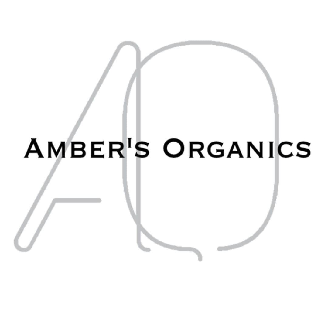 jyA-Me（ヤミー）さんのインスタグラム写真 - (jyA-Me（ヤミー）Instagram)「✨🌿🕯🌿✨ いつも応援してくださる皆さん、 お世話になっている皆さんにお知らせです🥰 この度、キャンドル好きが高じて、 100％植物性のオーガニックソイキャンドルを プロデュースさせて頂く事になり、 “Amber’s Organics” Online Storeを Openする事になりました🕯🛒✨ @ambers_organics   とぉ〜っても良い香りなので、 是非皆さんに香りと共に癒されて貰えたらと 思っております🙇🏼‍♀️💕  ストアオープン記念としまして、 こちらのアカウント @ambers_organics をフォローし、 1番トップにある投稿画面に 好きな香り(お花、フルーツ、具体的な名前、何でも大丈夫です🙆🏼‍♀️)を書いていただいた方の中から抽選で、 プレゼント/10%クーポン/送料無料クーポン をお届け致します❤️‍🔥 当選はDMにてお知らせいたします。 是非この機会にご応募してみて下さい！  ここからは 今までの経緯を書き記しておきますので、 ご興味ある方は読んでみて下さい🥰 ⬇️⬇️⬇️  私のことをよく知っている方は ご存知かと思いますが、 昔からキャンドル愛が止まらず、 今まで沢山のキャンドルと出会ってきました。 そんな中、 センツキュレーター(アロマ調合師)の Amberに出会い、 彼女がブレンドする香り達は 今まで探し求めていた香りをやっと見つけた〜！ という感覚でした。 100％植物性のオーガニックソイ ビーガン、フタル酸フリーという、 体にも環境にも優しく、 香りの持続性も良い彼女の キャンドルに癒され、 惚れ込んでいくうちに、 自らのオリジナルの香りをブレンドし、 インポートするようになりました。  自宅に遊びに来てくれるほとんどのお客さんが 『これほんとにいい匂いだね！！』 と気に入ってくれていたのがきっかけで、 私の大切な人にも この香りと癒しを届けたいと プレゼントしていた中で、 ギフトで送りたい、 ノベルティで使いたいなど、 沢山のリクエストが増えていきました。 今までは直接のやり取りや大口注文のみの 対応をさせて頂いていたのですが、 もっと気軽に沢山の方にこの香りと 癒しの時間をお届けできたらと思い この度オンラインストアを オープすることになりました🙇🏼‍♀️💕 Amberが出合わせくれた素敵な香り達に 敬意を込めてAmber’s Organicsと 名付けさせていただきました🙏🏽✨  おうち時間に、 集中したいときに、 大切な人と過ごす時間に、 Amber’s Organicsの香りと共に 癒しの時間を過ごして頂けたら嬉しいです✨  #ambersorganicsjp#アンバーズオーガニックス #ビーガン#オーガニックソイキャンドル #フタル酸フリー」12月19日 21時00分 - jya_me
