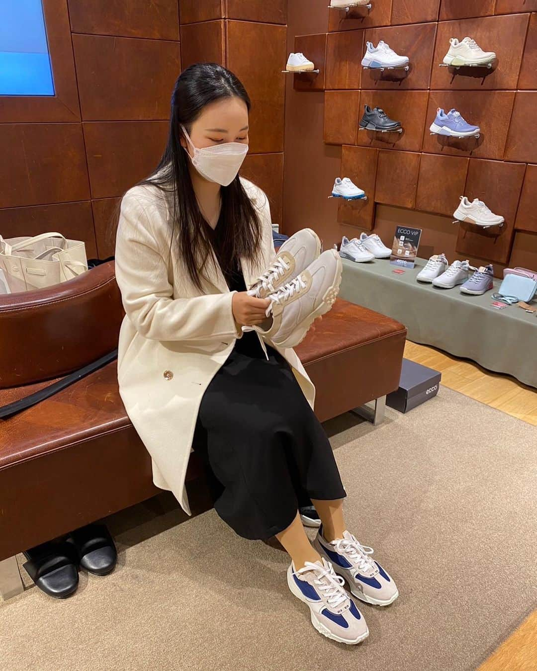 小祝さくらさんのインスタグラム写真 - (小祝さくらInstagram)「ecco銀座店に行って来ました🤍👟 #ecco」12月19日 21時13分 - sakura_koiwai_official