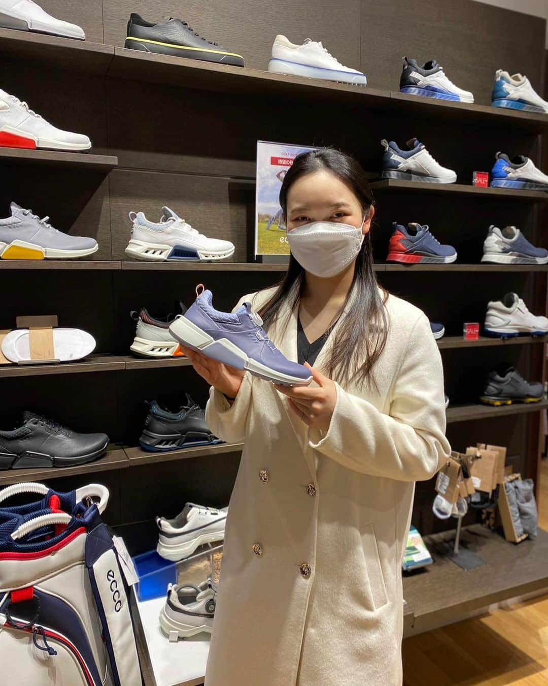 小祝さくらさんのインスタグラム写真 - (小祝さくらInstagram)「ecco銀座店に行って来ました🤍👟 #ecco」12月19日 21時13分 - sakura_koiwai_official