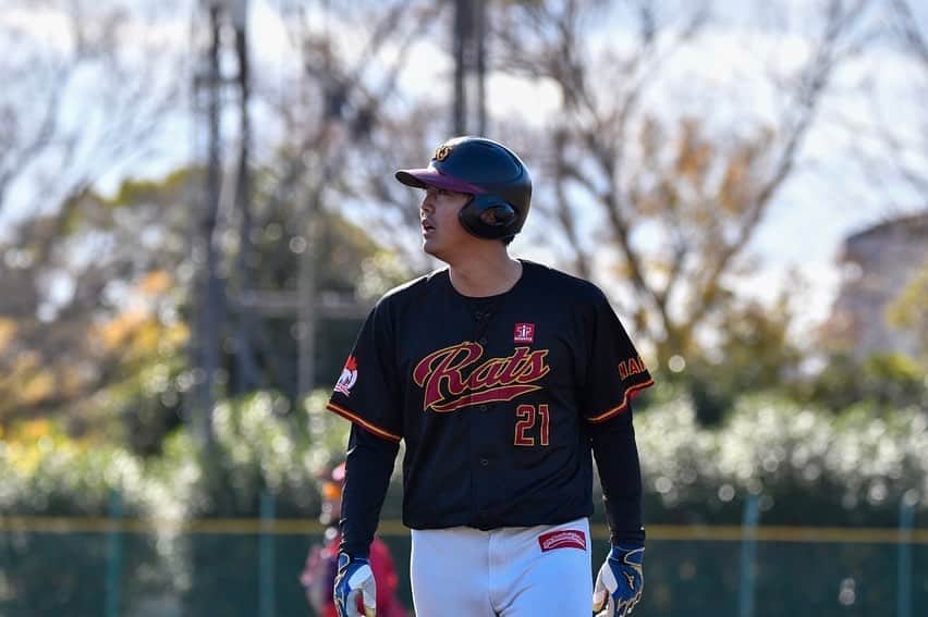 横山雄哉のインスタグラム：「. 2022.rats baseball   来年は日本一⚾️  ※誰か僕の肩を治してください。  @ratsbaseball  @gaucher_official   #草野球　#野球　#baseball  #gaucher #文岩さん」