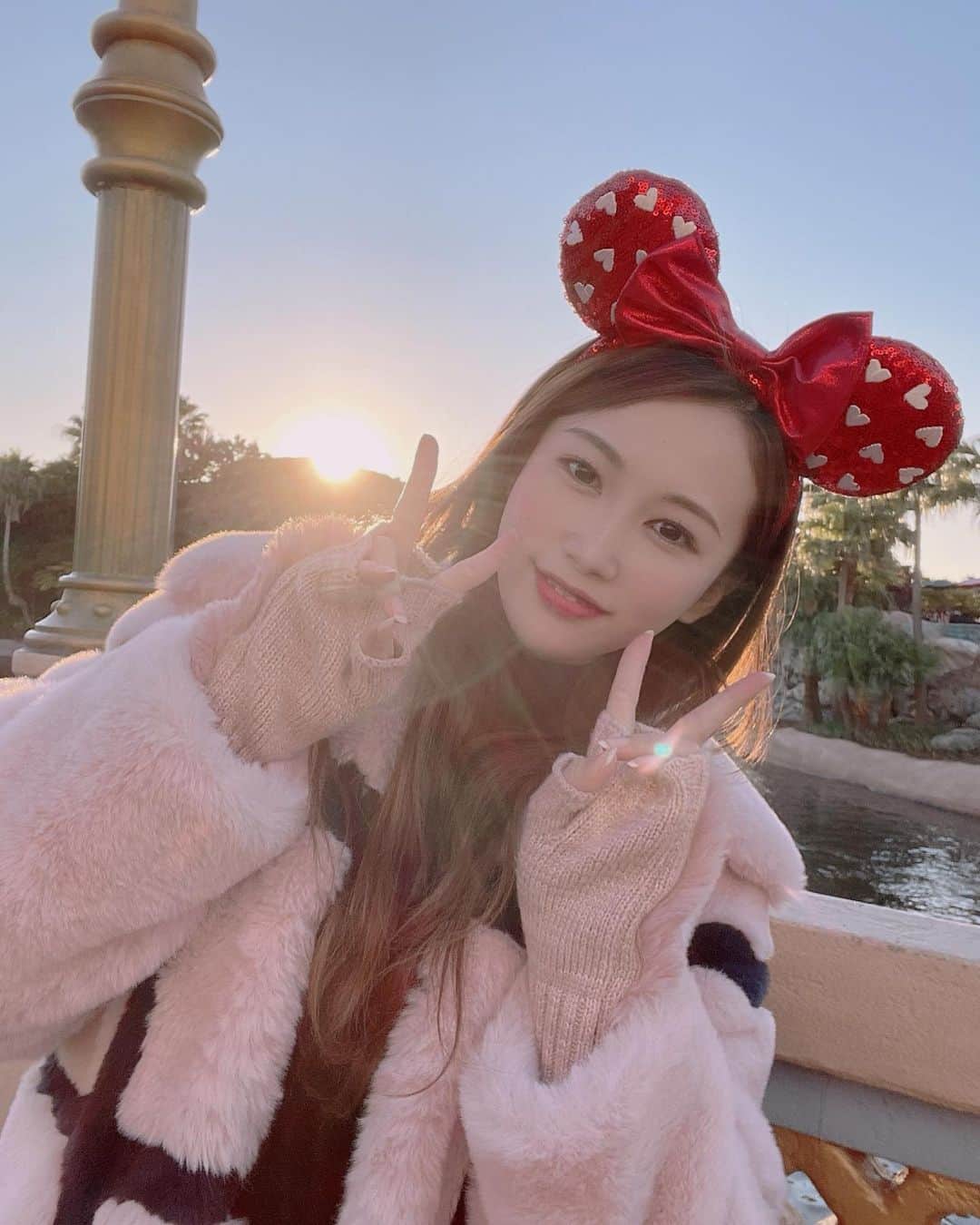 のインスタグラム：「🌎🐭💓  高校の同級生とディズニーシー🤍 天気に恵まれました☀️  #disney #disneysea  #bestfriend」