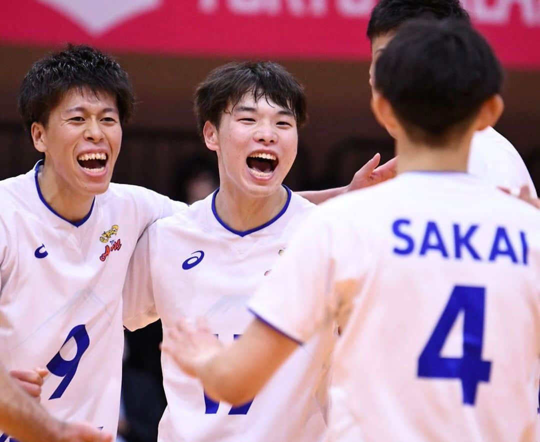 富田将馬さんのインスタグラム写真 - (富田将馬Instagram)「天皇杯準優勝🥈 ・ 昨日で年内の試合が終了しました。 1番最後まで試合ができたこと誇りに思います。 大会関係者の皆様、応援して下さったファンの方々には感謝しかありません。 ・ 決勝ではただただ何も出来ず、あの敗戦は悔しさしか出てきません。その中で多くの課題が見つかった年内最後の試合でした。年明けのリーグに向けて課題に取り組み、2023年いいスタートがきれるように準備します。 これからも応援よろしくお願いします🙇‍♂️ ・ ※写真お借りしました。 ・ #東レアローズ #BreakTheTarget #心はひとつ」12月19日 22時14分 - shoma_tomita