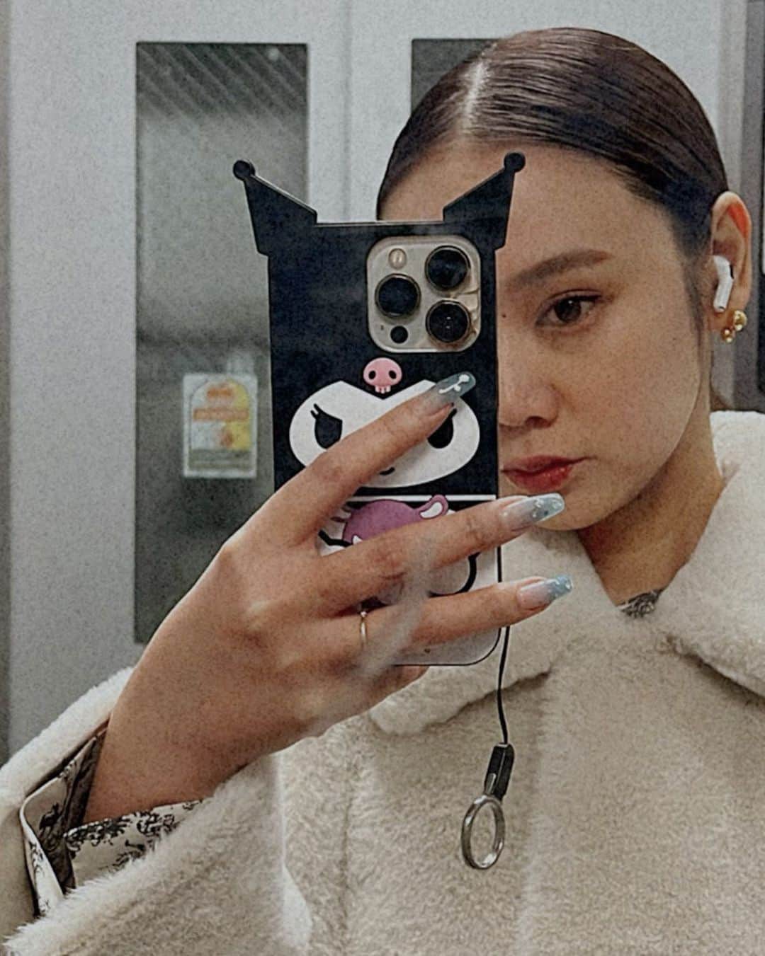 西本早希のインスタグラム：「・ ☃️🧖🏻‍♀️👀」