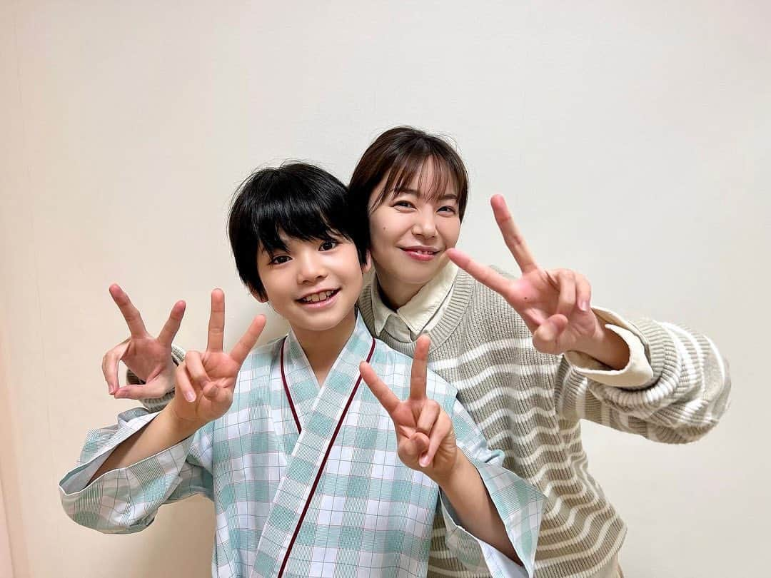 野村麻純さんのインスタグラム写真 - (野村麻純Instagram)「⁡ ⁡ 圭吾🥰真美子 ⁡ ⁡ #PICU  全11話 6話〜最終話までありがとうございました。 「どうか、生きて。」 と祈り続ける日々。 物語を通しても、現場で積み重ねていくお芝居でも 様々な感情が込み上げてくる作品でした。 ⁡ ⁡ #月9 #小児集中治療室 #柊木陽太 さん 🥰🫶 #野村麻純 ⁡ ⁡ いつも、ずーっと圭吾と喋って遊んでいたから 撮影を終えて、いま、お母さんは寂しいです。 陽太くん〜 私のこと26歳くらいだと思っててくれて 本当にありがとうね。  この先もずっとそう思っていてくれて良いからね〜 ⁡」12月19日 22時13分 - masumi_nomura.official