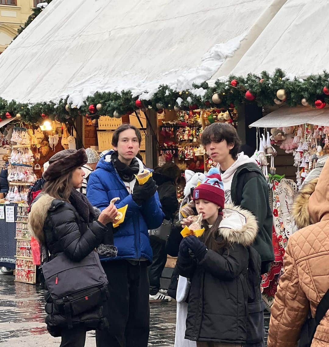 じゅんさんのインスタグラム写真 - (じゅんInstagram)「人生初プラハ🇨🇿Prague   街並みが世界一綺麗と言われている街。 -10℃でくっそ寒いけどwww🥶🥶」12月19日 22時40分 - jun_yt_