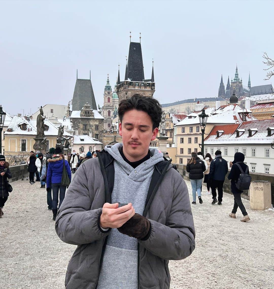 じゅんのインスタグラム：「人生初プラハ🇨🇿Prague   街並みが世界一綺麗と言われている街。 -10℃でくっそ寒いけどwww🥶🥶」