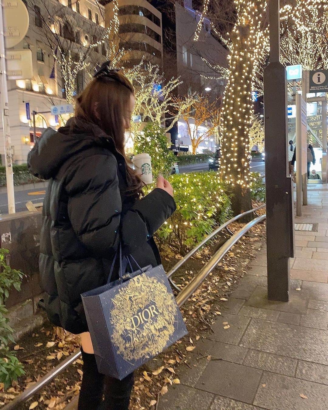 平野夢来（ゆぴぴ）のインスタグラム：「表参道でキラキラみてきた~❤︎ . . 彼氏からコスメプレゼントしてもらってウキウキです👊🏻🤍 . . #表参道　#dior」