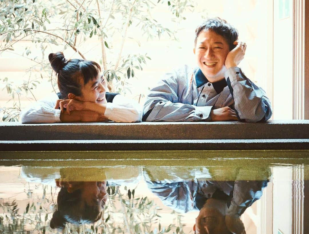 高橋茂雄さんのインスタグラム写真 - (高橋茂雄Instagram)「ご報告です。 先日、タレントで俳優の清水みさとさんと結婚いたしました！！  初めて出会ったのは、2人の共通の趣味のサウナでした。大汗かいて、大笑いしてる姿をみて、大好きになりました。  どんな時も楽しそうにしてる姿が素敵で、一緒にいるとめちゃくちゃ楽しいです。  これからも共に、楽しくおもしろい人生を歩んでいきたいです。  応援してくださってるみなさん、お仕事させていただいているみなさんに、今後も支えてもらいながら感謝してがんばっていきますので、よろしくお願いします。  サバンナ 高橋茂雄」12月19日 22時34分 - shigeo0128