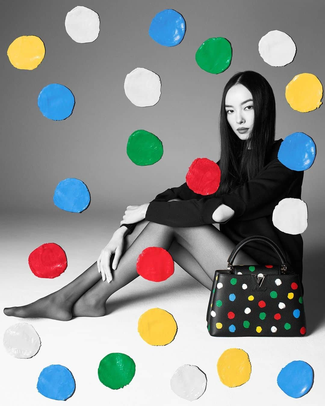 フェイフェイ・サンのインスタグラム：「#FeiFeiSun for #LVxYayoiKusama. Stay tuned for the #LouisVuitton and #YayoiKusama global campaign reveal and countdown to the collection, unveiled in January 2023 via link in bio.」