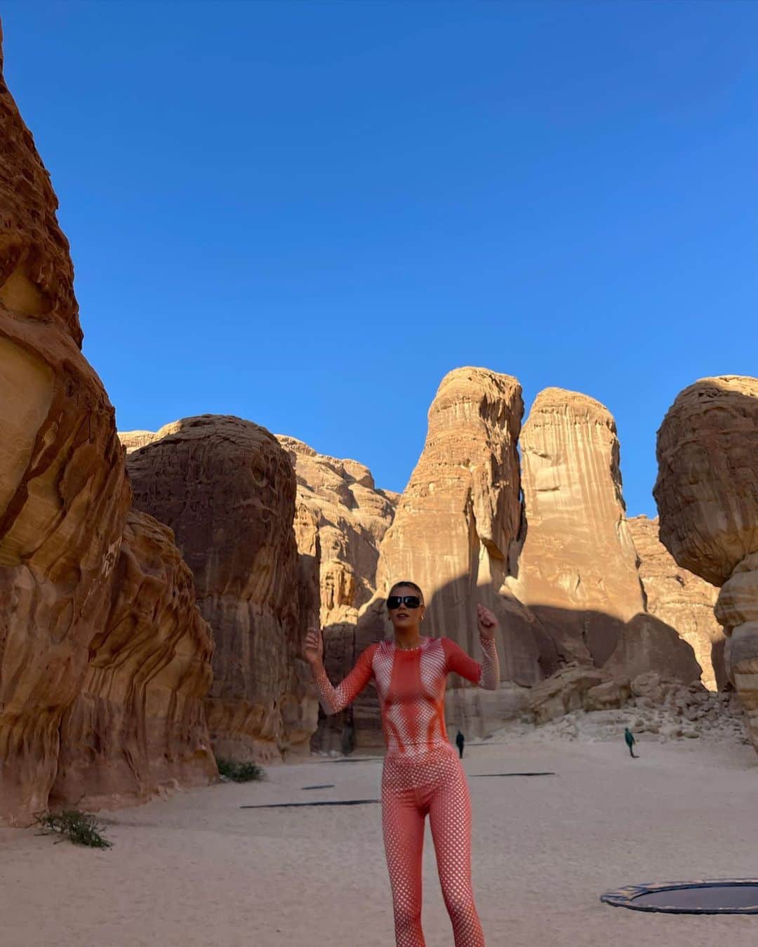 アリッサ・ヴァイオレットさんのインスタグラム写真 - (アリッサ・ヴァイオレットInstagram)「i can confirm, there is indeed life on mars」12月20日 8時13分 - alissaviolet