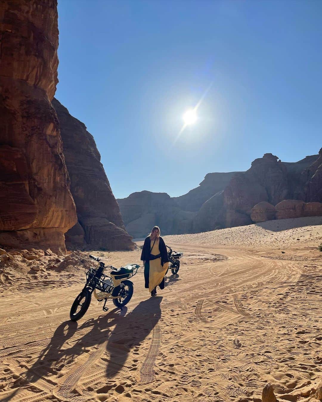 アリッサ・ヴァイオレットさんのインスタグラム写真 - (アリッサ・ヴァイオレットInstagram)「i can confirm, there is indeed life on mars」12月20日 8時13分 - alissaviolet