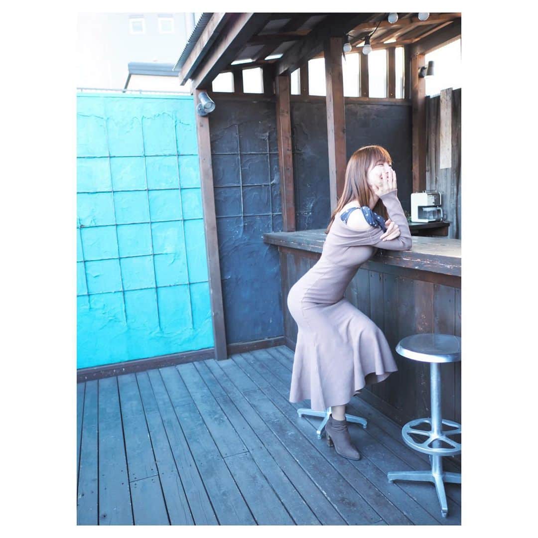 塩地美澄のインスタグラム：「【スポーツ紙面もチェックしてね!】 本日新しいイメージDVDが発売になりました。既に予約をして手に入れて下さった皆様ありがとうございます。 今朝の日刊スポーツ、サンケイスポーツ、東京スポーツ紙面に 発売に関して掲載いただきました!  お渡し会は来年1月29日（日）12時〜都内にて開催です!  ✅12/21 ABEMA『ミッドナイト競輪』生放送  ✅12/20 DVD『美人教師の1日』発売  ✅写真集『瞬間（とき）』発売中  ✅2023年カレンダー 発売中 #塩地美澄」