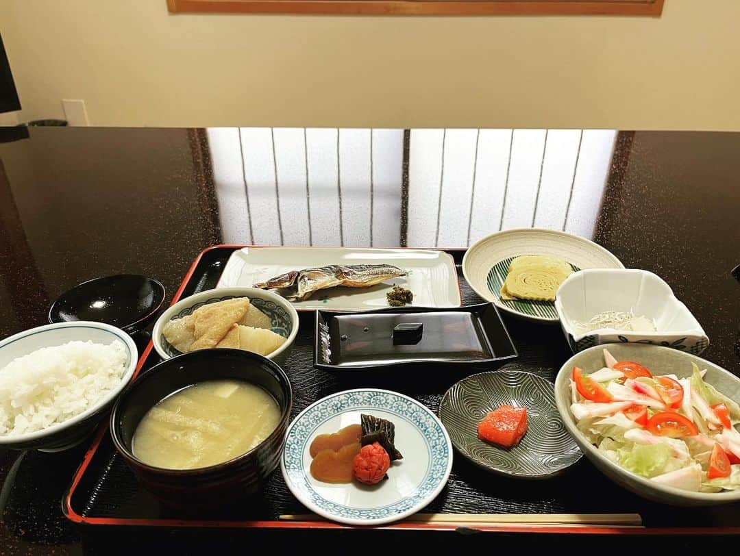 名越康文さんのインスタグラム写真 - (名越康文Instagram)「#亀乃屋の最高の朝ご飯 #朝ご飯シリーズ #原木なめこ汁  #亀乃屋 #篠栗 #遍路宿 #福岡グルメ #福岡 #大師煎餅 #弘法大師」12月20日 8時58分 - nakoshiyasufumi