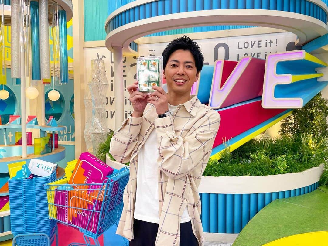 西村真二のインスタグラム：「🐰 ラヴィットで広島銘菓の「元祖はっさく大福」を紹介できた！ みんな美味しいと絶賛してました！ みなさんも是非とも！ 終わりで無限大メンバーと！ #ラヴィット」