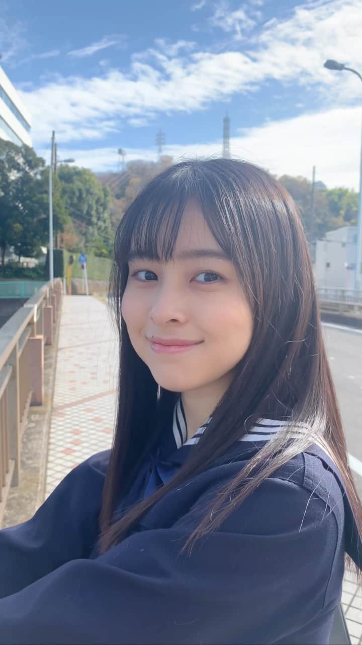 のインスタグラム：「こんばんは。  冬の晴れてるとき、川沿いで全身伸ばすと気持ちも晴れます。  good evening  When it's sunny in winter, stretching your whole body along the river will make you feel better.  #セーラー服#制服#jk#sjk#jk2#05#05line#女子高校生#高校生#17歳#17yearsold #fyp#foryoupage  #japan #japanesegirl」