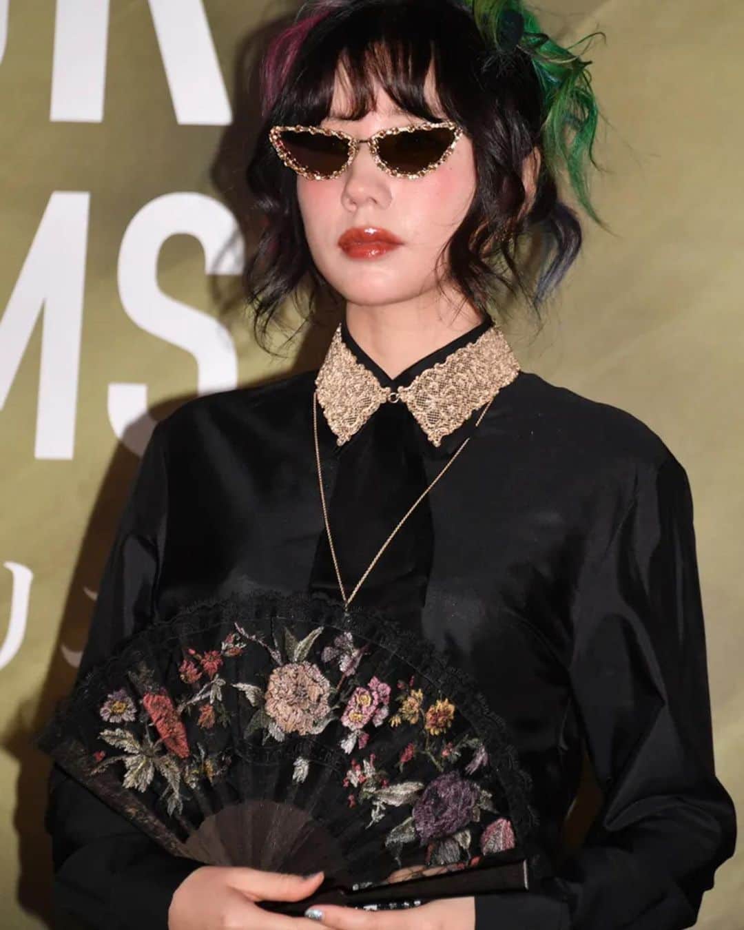 仲里依紗のインスタグラム：「🪄👸✨♥️🌌🌟🌈🎄  @dior   #dior  #ディオール   #diordesignerofdreams   hair&make💄 @nasup」