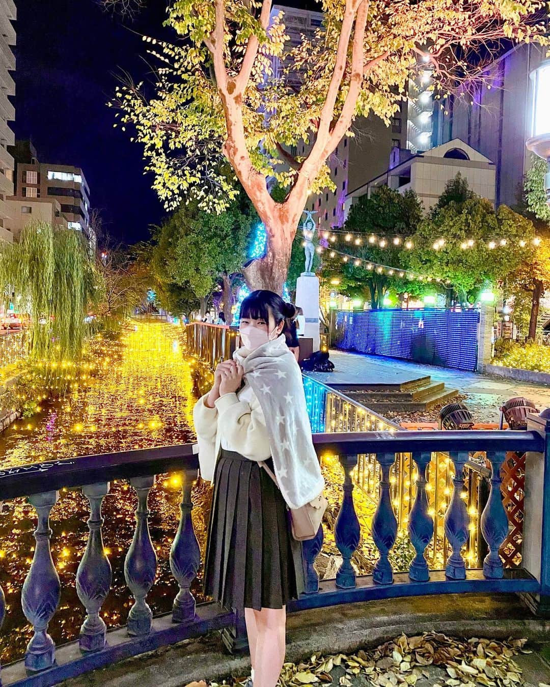 西原さつき（さつきぽん）のインスタグラム：「10月から始まった講演ツアーも、残すところあと1回…‼︎ 移動とホテル泊が多くて、思いのほか体力が必要なこの全国巡り🗾 色んな人と出会えたり、新しい挑戦も多くて、身体的にも精神的にも大きく成長できている気がします。特に講演会は、生き物というか…その時の雰囲気で全然違うものになって、大変だけどとても楽しいです☾  イルミネーションの写真は岡山県の西川というスポットです✨ 今の季節はどこの街もキラキラと輝いているので、歩いているだけで癒されます✰ ⁡ 明日から愛媛県に行ってきます✈️ 年内ラスト講演がんばるぞー(ง'̀-'́)ง  #あと1講演 #講演会  #transgender  #トランスジェンダー  #カンコー学生服  #乙女塾  #さつきぽん #西川緑道公園」