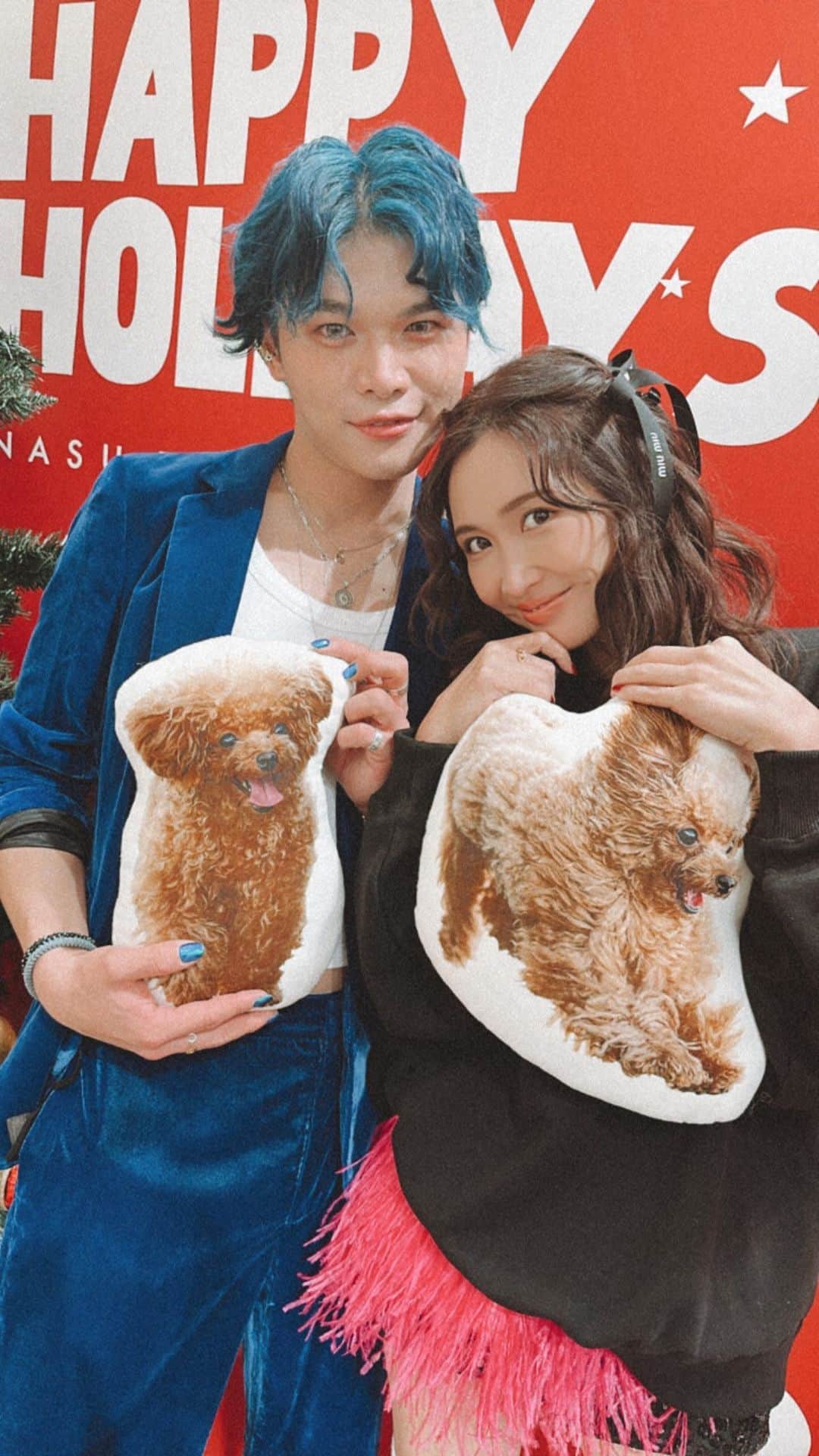 のインスタグラム：「今日から12/25までJR名古屋高島屋の1Fと3Fで行われている @nasufarmvillage のPOPUPの商品ラインナップを紹介させていただきました❤️💙  明日からは事前予約のいらない時間も出てきますので、皆様是非遊びにいらしてくださいね🐥✨🌷」