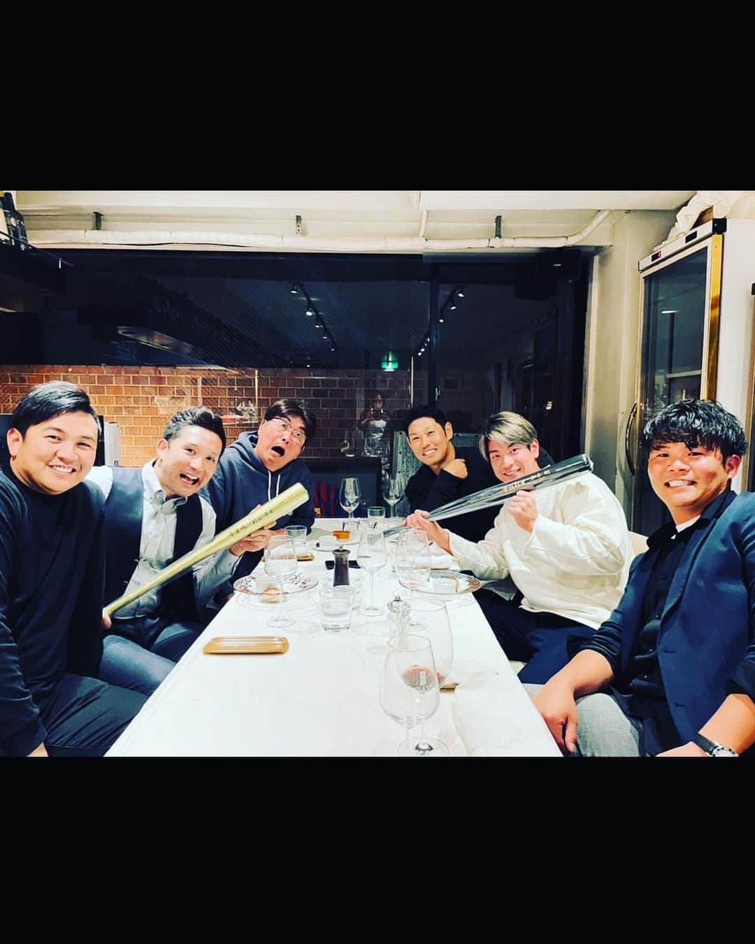 松本剛さんのインスタグラム写真 - (松本剛Instagram)「魂会に参加させてもらいました(^^)  みなさんにお祝いしていただき 感謝です😬  めちゃくちゃ楽しかったなぁ。  貴さん ありがとうございました！  #帝京魂 #石橋貴明  #杉谷拳士  #原口文仁  #山﨑康晃  #清水昇  #いい日に #なりました。 #また #がんばろね。」12月20日 21時28分 - go.matsumoto.7