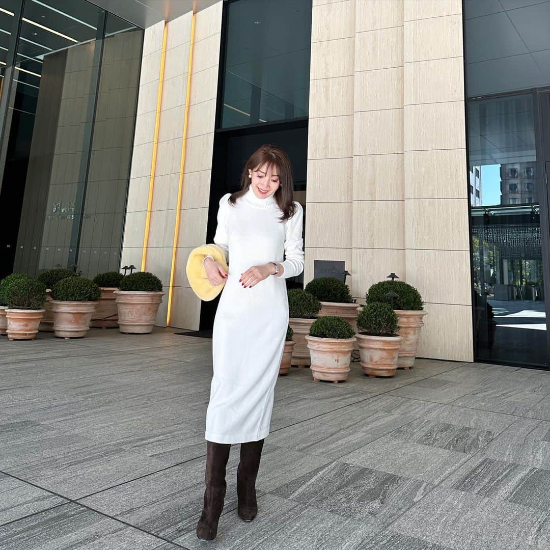 のインスタグラム：「・ ・ 昨日入荷のこちらのニットワンピース！ 大好評で嬉しいです･:*+. ありがとうございます♡  わたしも最近色違いで一番着ているアイテムかも！  大好評につき昨夜、再入荷しております♡  @lialapg   #coordinate #outfit #ootd #look #style #fashion #wardrobe #instagood #instafashion #コーディネート #ファッション #ママコーデ #ママコーディネート #ママファッション」