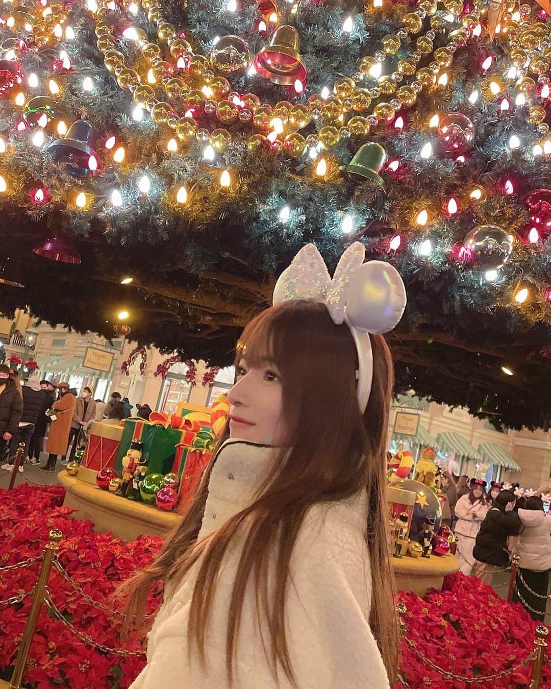 のインスタグラム：「久しぶりのディズニー❄️ 大きいツリー🎄あった〜✨✨」