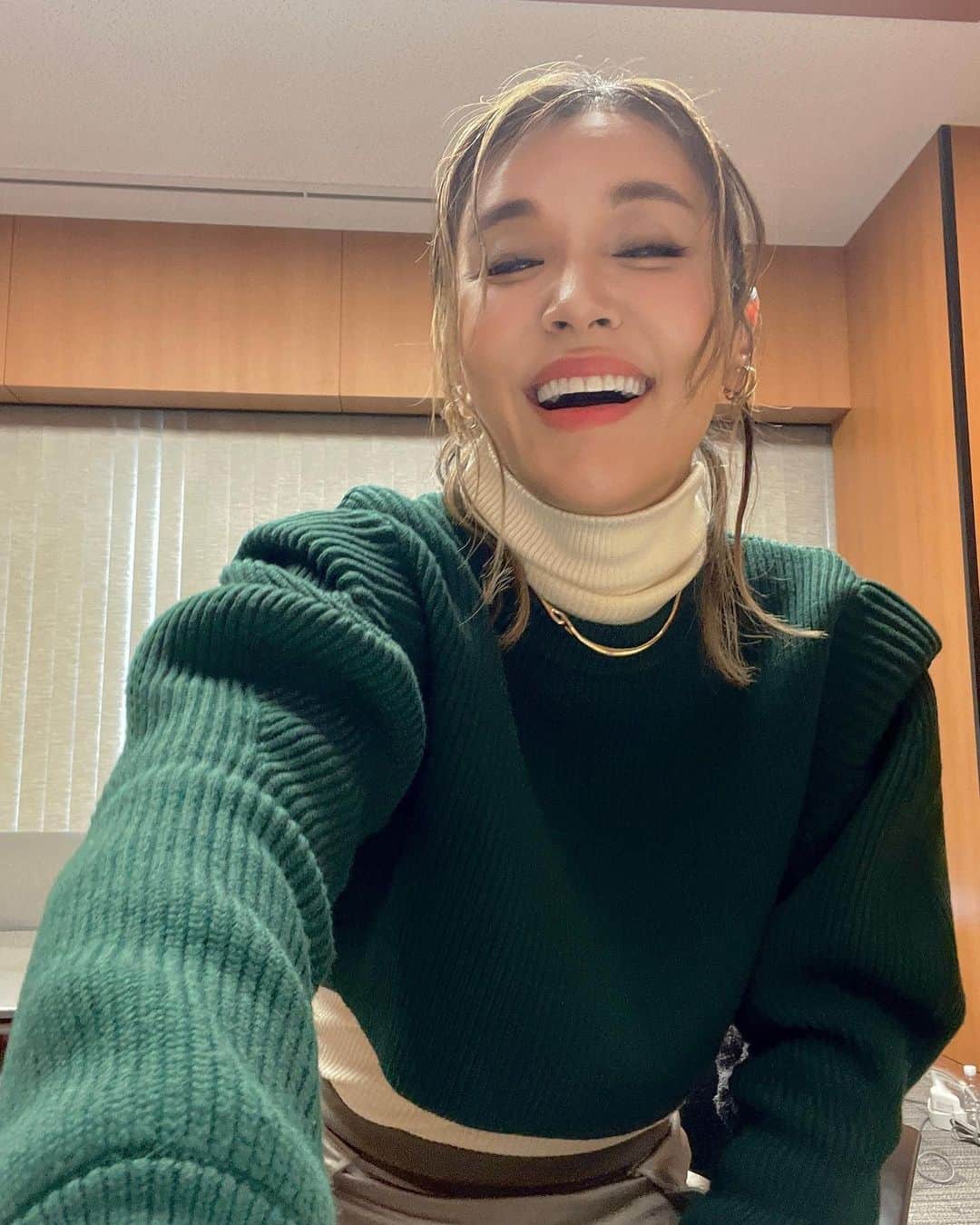 鈴木紗理奈のインスタグラム：「ただいま‼︎ 仕事頑張るぞぉーーー 親心に寄り添ったみんなのコメントめっちゃ励みに なったよ‼︎更に頑張れますっ ありがとう❤️  #紗理奈流styling」