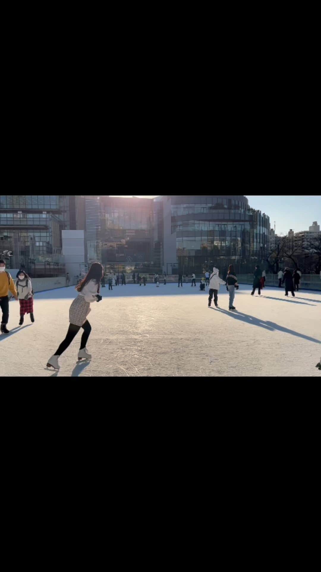 のインスタグラム：「実は回れます⛸🤍#スケート #skate」