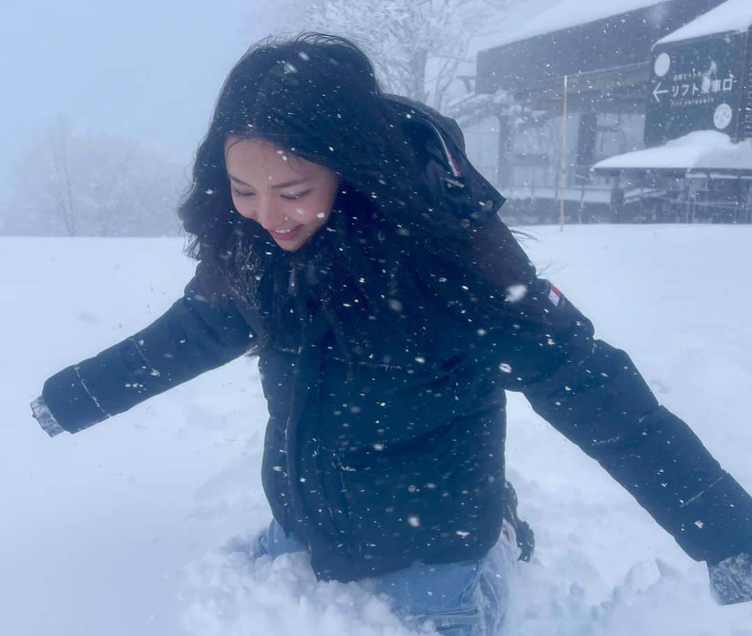 藤子さきさんのインスタグラム写真 - (藤子さきInstagram)「I don’t need a bottle of Hennessy but vodka.  #winter #wintervacation #snow #japan #cold #weather #寒そ #眉毛まで凍ってっかんね」12月20日 17時12分 - fujikosaki81