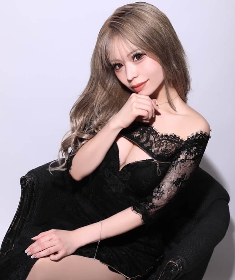 桃瀬まりあのインスタグラム：「まさかのインフルエンザでしばらくお休みいたいただきました🤦🏼‍♀️ もう大丈夫です✨今日もいっぱい寝た😴 . 久しぶりのプレミアよろしくお願いします💖 テンション上がるぅ⤴︎︎︎ . #北海道 #札幌 #すすきの #ニュークラブ #ニュークラ  #桃瀬まりあ #クラブプレミア #キャバクラ #ホスト #東京 #六本木 #新宿 #歌舞伎町 #大阪 #北新地 #ミナミ #美尻  #ギャル #おっぱい #シャンパン #japan #Hokkaido #美容  #誕生日 #パーティ #浴衣 #キャバ嬢 #美人 #北海道旅行 #旅行」